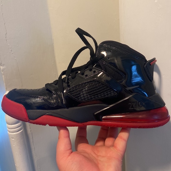 There Jordan Mars 270s size 7 in boys. - Picture 2 of 8